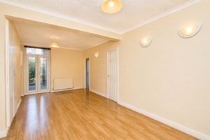Lounge/Diner- click for photo gallery
